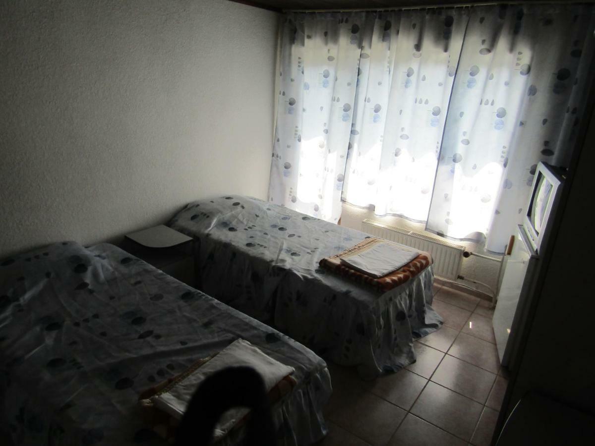 Hostel Papagal Várna Kültér fotó